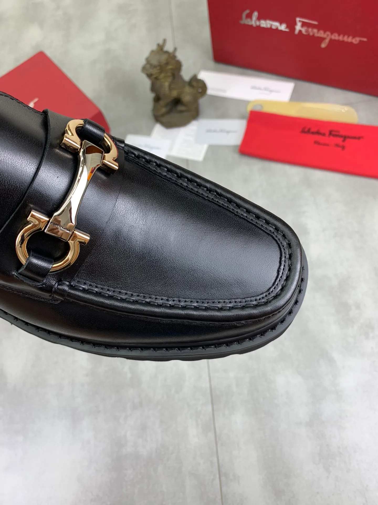 Men's Men's Shoes 💰P460💰[New Style] Water-dyed Niuli 🆘[Salvatore Ferragamo] Ferragamo's latest casual business leather shoes for men! Available at counters simultaneously! The fabric is made of specially imported original calfskin, the lining is made of imported water-dyed cowhide, and the original lightweight foam outsole is absolutely luxurious and leads the fashion trend. Matching code: 38-45; 3️⃣ colors available